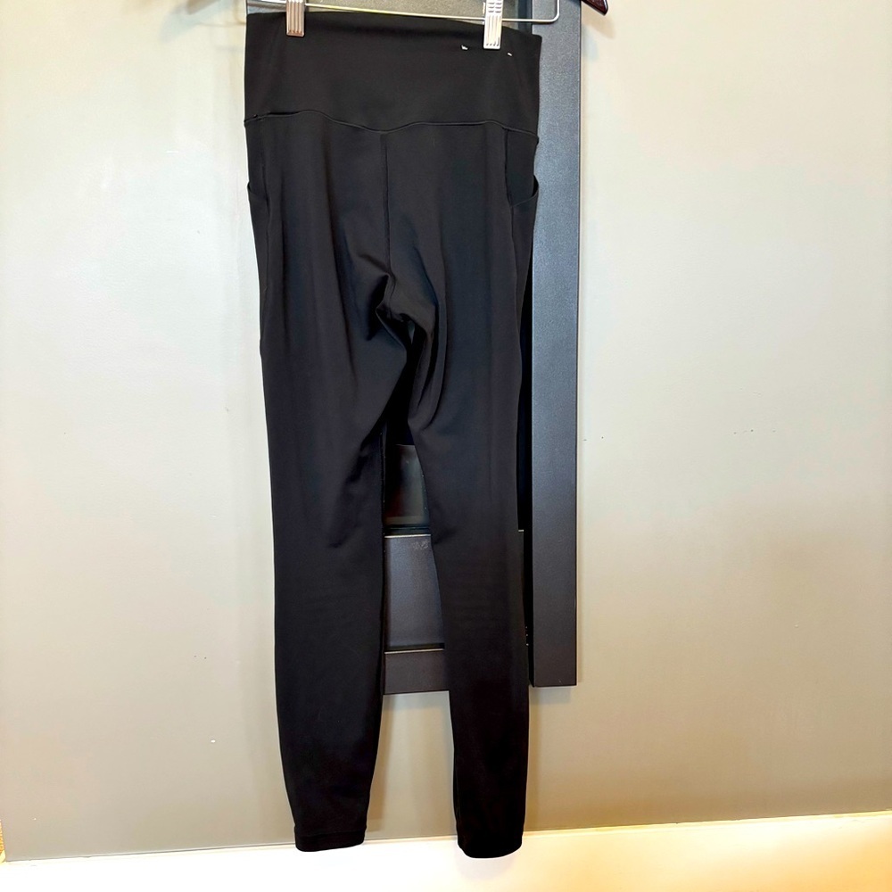 Uniqlo Women’s Black AIRism Legging - size S‍‍‍